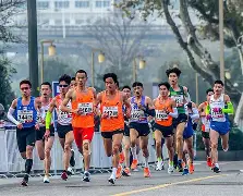 马拉松超级杯，海滨玄武队与漠南闪电队淘汰对手，阵地战处理得当！黑马成最大惊喜的简单介绍